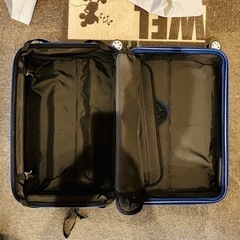 【値下げ歓迎】【中古】キャリーケース スーツケース 紺色 Mサイズ ファスナー式　拡張可能の画像