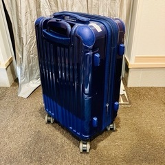 【値下げ歓迎】【中古】キャリーケース スーツケース 紺色 Mサイズ ファスナー式　拡張可能の画像
