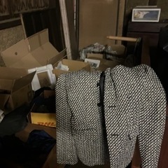【2/5日、6月限定】布団、服、射影機、空き瓶、その他床にあるもの全ての画像