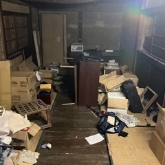 【2/5日、6月限定】布団、服、射影機、空き瓶、その他床にあるもの全て