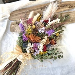 花瓶に飾る花材、もしくはブーケ、スワッグに使うような花材　の画像