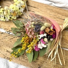 花瓶に飾る花材、もしくはブーケ、スワッグに使うような花材　の画像