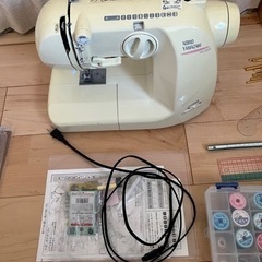 【お取引中】ミシン、布、定規類、かぎ針など