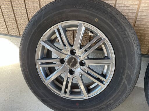 ホイール：BRIDGESTONE バルミナ（14インチ）タイヤ：BRIDGESTONE ECOPIA 185/70R14