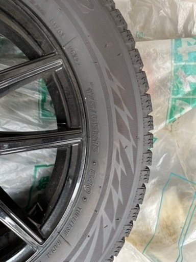 【TOYOTA】アクア　15インチスタッドレスタイヤ　ホイール付き　4本セット　BRIDGESTONE BLIZZAK VRX2