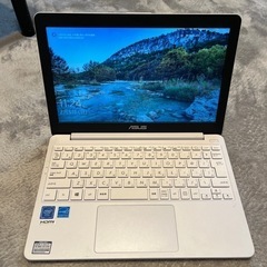 asus ノートパソコンの画像
