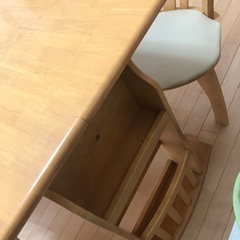 ダイニングテーブルの画像
