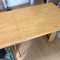 ダイニングテーブルの画像