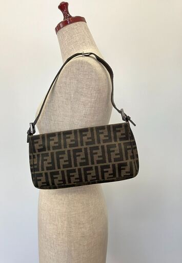 フェンディ FENDI ショルダーバッグ ズッカ柄　セミショルダー