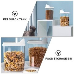 新品未使用　フードストッカー　犬　猫の画像
