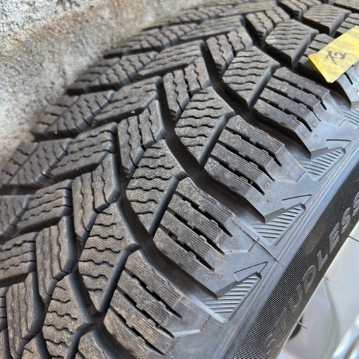 ワンシーズンのみ！スタッドレスタイヤ205/60R16