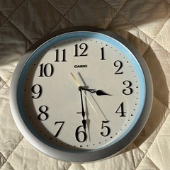 CASIO 薄いブルーの縁取り壁時計