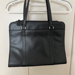 (就職活動用)チェスターコートとカバンの画像