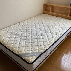 【取引中】モダンデコ　セミダブルベッド　マットレス付き