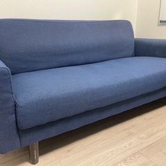 ソファ譲ります。二人掛けソファ。