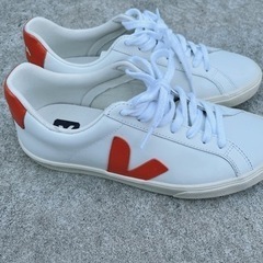 値下げします定価25000   VEJA ブランド　スニーカー　