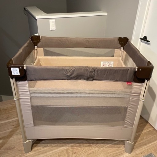 【引き渡し先決定】ココネルエアー　ベビーベッド　収納式　アップリカ　美品