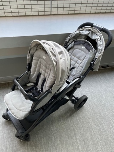 2人乗りベビーカー　エヴァライトデュオ