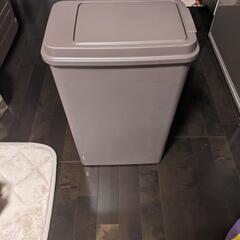 プッシュ式ゴミ箱の画像