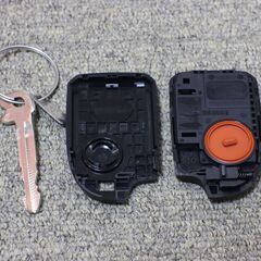 初期化可能 未使用保管品 スマートキー 3ボタン キーレス 左パワースライドドア スペイド ポルテ ハイエース レジアスエース 007YUUL0776の画像