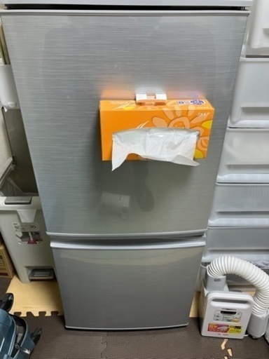 シャープ冷蔵庫　137L