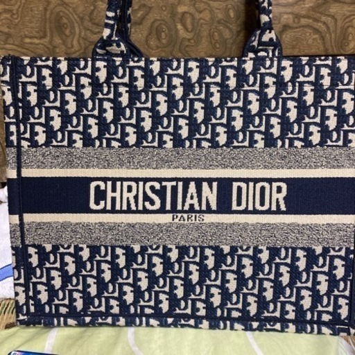 大人気！Diorブックトート