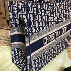 大人気！Diorブックトートの画像