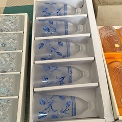 新品箱入りグラスセット　4ケースの画像