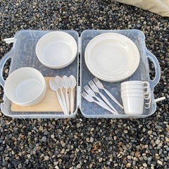 ●キャンプ用プラスチック食器四人分●