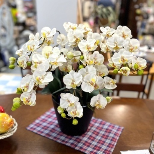 胡蝶蘭の造花の置物
