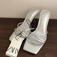 ZARAシルバーパンプス