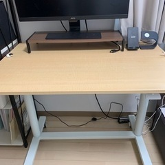 昇降可能　パソコンデスクの画像