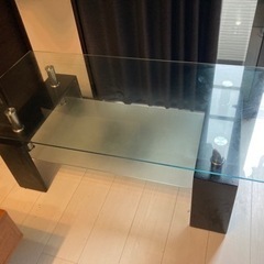 ガラステーブル