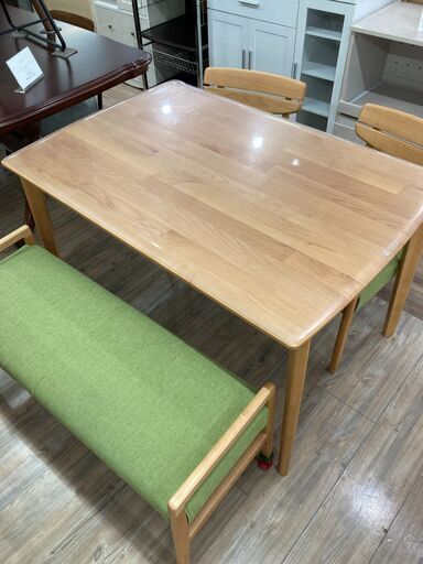 爽やかなグリーンのベンチダイニング4点セットが入荷しました。