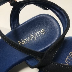 美品◎リボン　サンダル　紺　24.0cmの画像