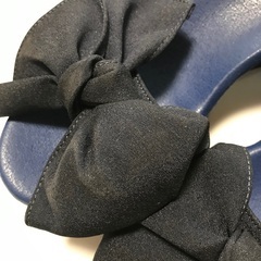 美品◎リボン　サンダル　紺　24.0cmの画像