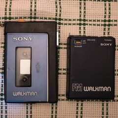 初代WALKMAN（ジャンク） + FM WALKMAN