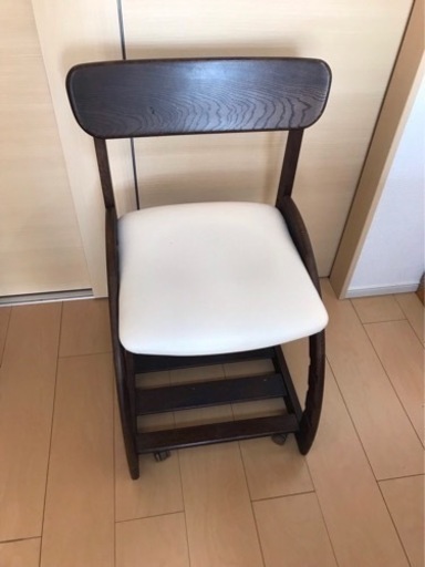 カリモク　学習椅子