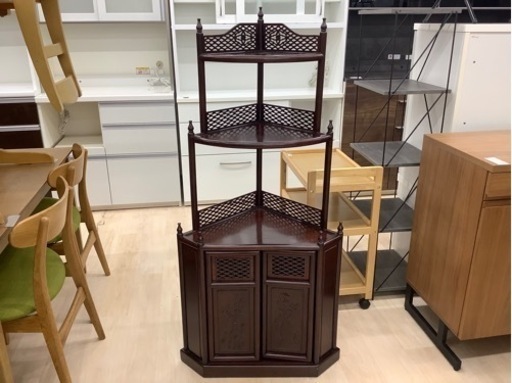 飾り棚のご紹介です。