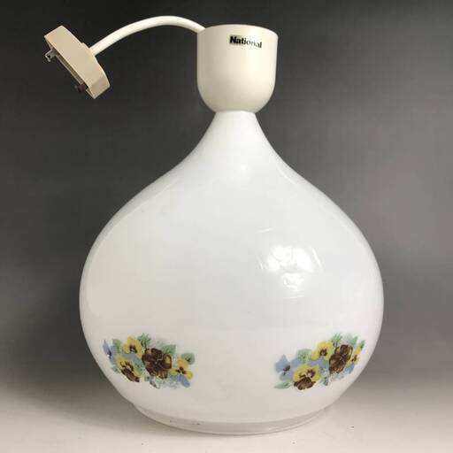 ut6/57　昭和レトロ　ナショナル　花柄の乳白色ガラス　しずく型　洋風　白熱灯照明　60W　ライト　天吊り照明　※動作確認済み　①
