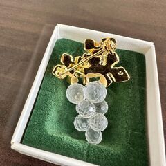 110 美品 SWAROVSKI スワロフスキー 葡萄 ブローチ クリスタル アクセサリー レディース オーストラリア製の画像