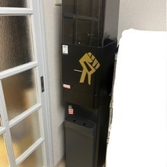 ウォーターサーバーと本体&水×2