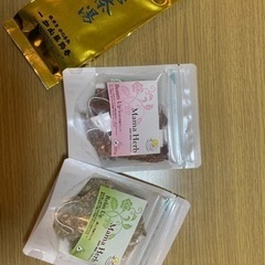 ハーブティーとほうじ茶です。の画像