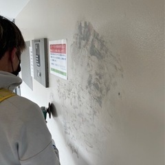 未経験歓迎！建物の外壁補修作業！の画像