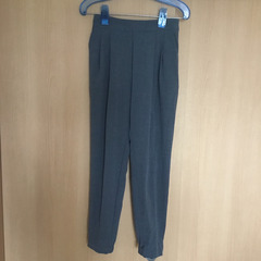 【試着のみのため美品】GU　レディース　パンツ　グレー　Mサイズ