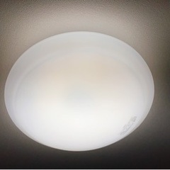 普通の蛍光灯照明の画像