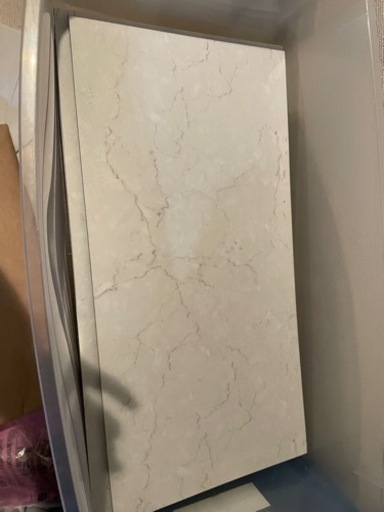 フロアタイル　約80枚