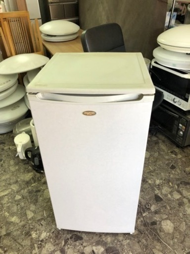 5km以内配送無料　保証付き　4段冷凍庫 3引き出し式 85L daytron BF-91MC