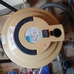 まとめて2台HITACHI CV-7700　EARTHMAN 粉塵フィルター付き乾湿両用の画像