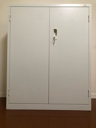 両開き書庫・収納家具・キャビネット（スチール製）（鍵付き）　※引き取り限定